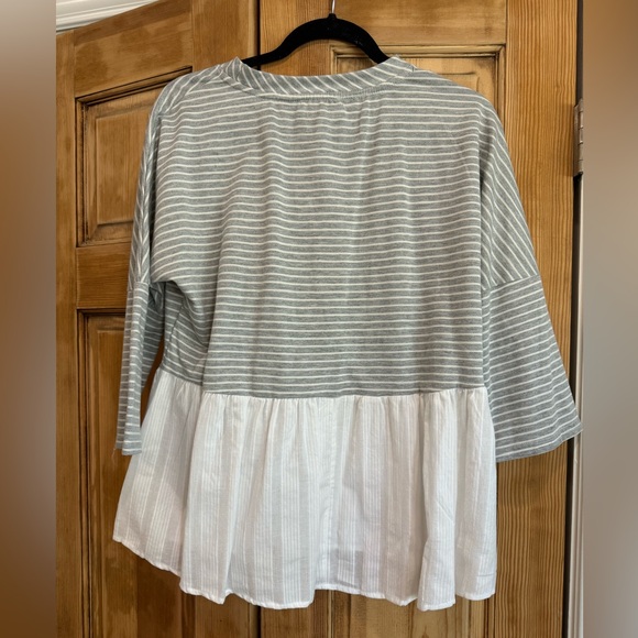 Flowy top NWT - Picture 2 of 6